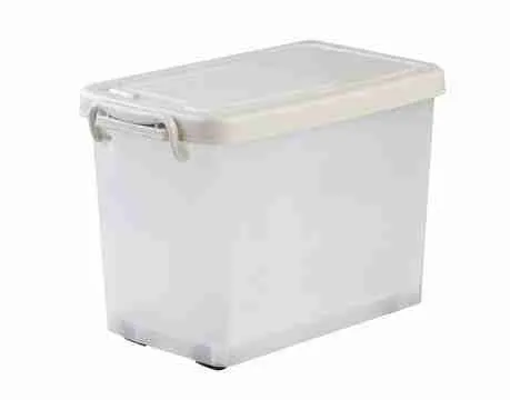 Plastic container for worms